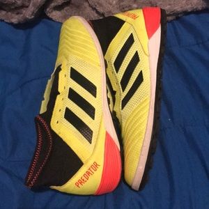 Soccer shose